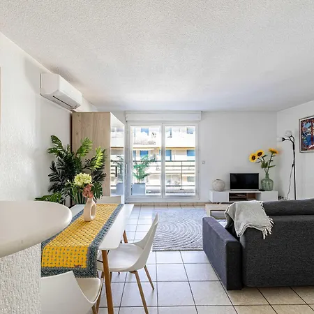 Bright One Bedroom With Parking And Terrace