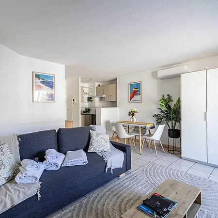 Bright One Bedroom With Parking And Terrace