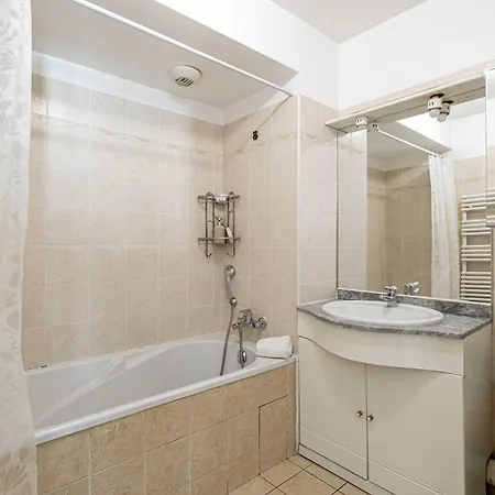 Apartmán Bright One Bedroom With Parking And Terrace Cannes