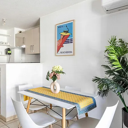Apartament Bright One Bedroom With Parking And Terrace